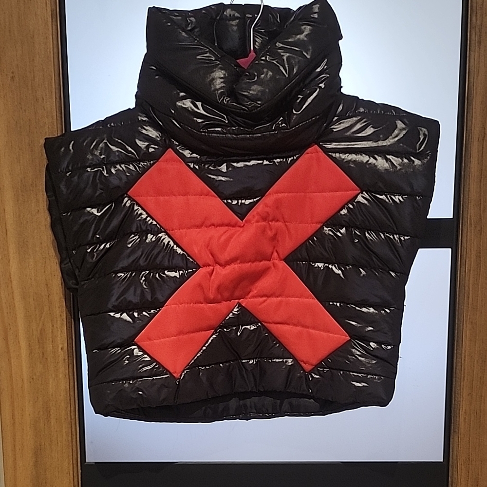 DEMOBAZA Black and Red Puffer Crop Top